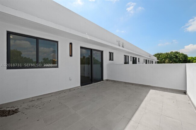 Building Photo - 726 NW 55th St