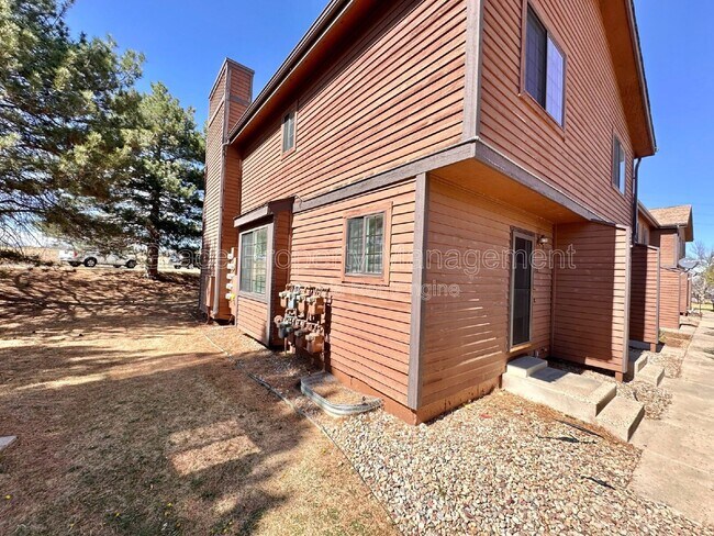 Building Photo - 715 Julian Cir