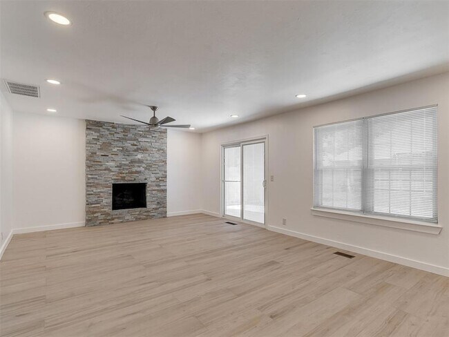 Building Photo - 1305 Apollo Rd