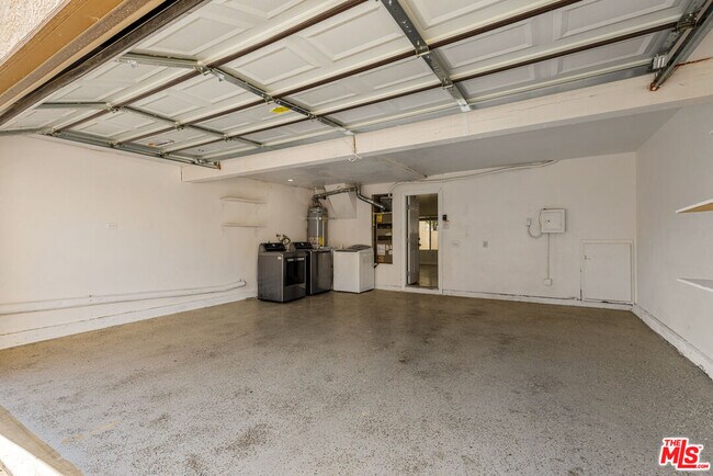 Building Photo - 1836 E Ave J2