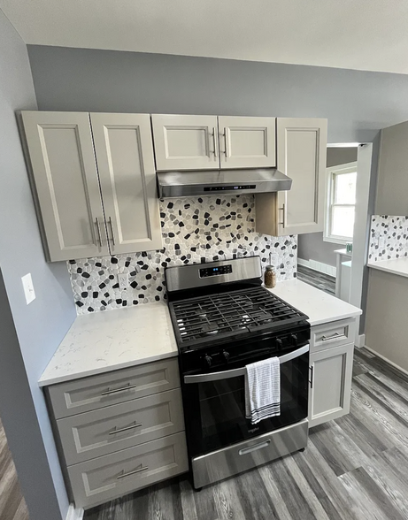 Tiled Backsplash - 1115 Margray St