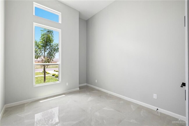 Building Photo - 8018 N 49th Ln