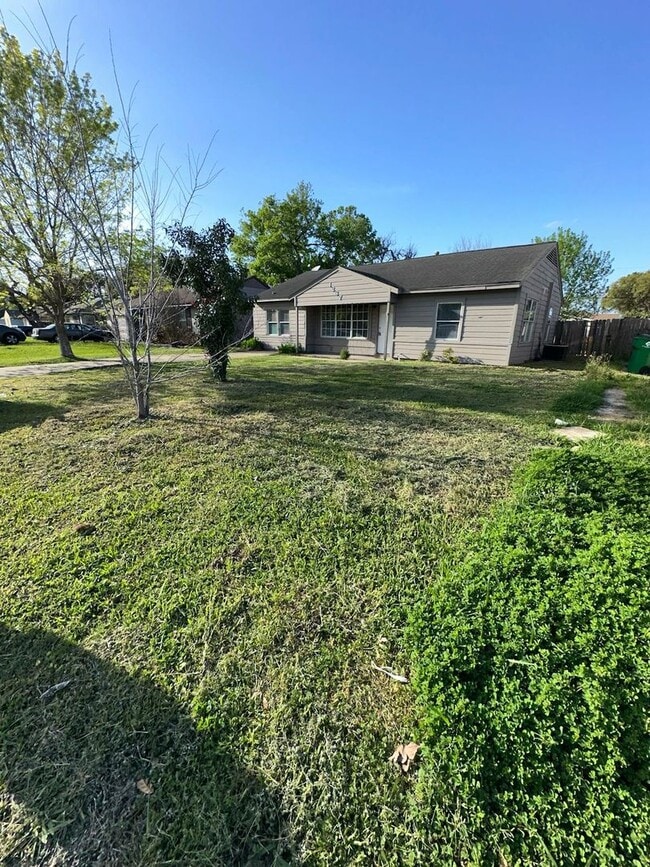 Building Photo - Great 3 Bedroom Single Family in Angleton