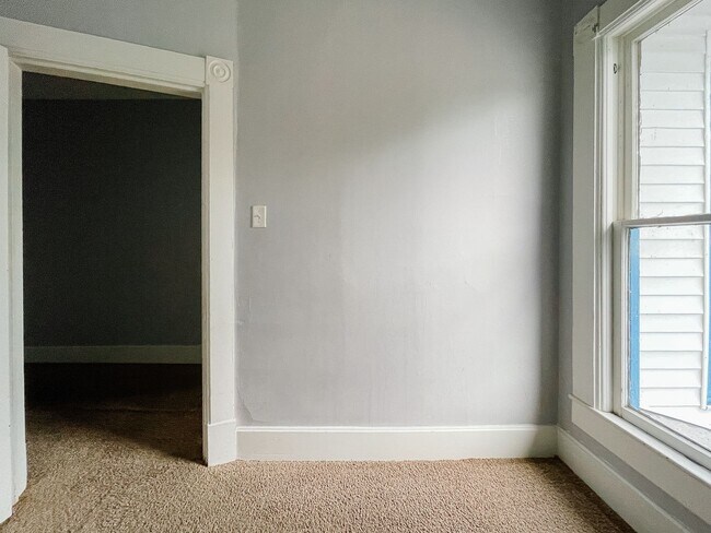 Building Photo - Near Local Shops and Restaurants