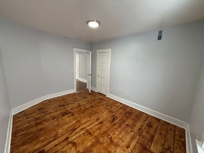 Building Photo - 82 Pine St