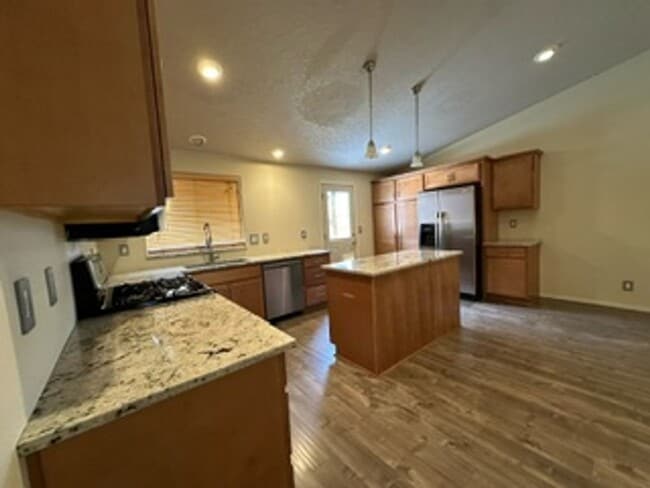 Building Photo - Bright & Spacious 3BR/2BA Home in SE Bend – Prime Location!