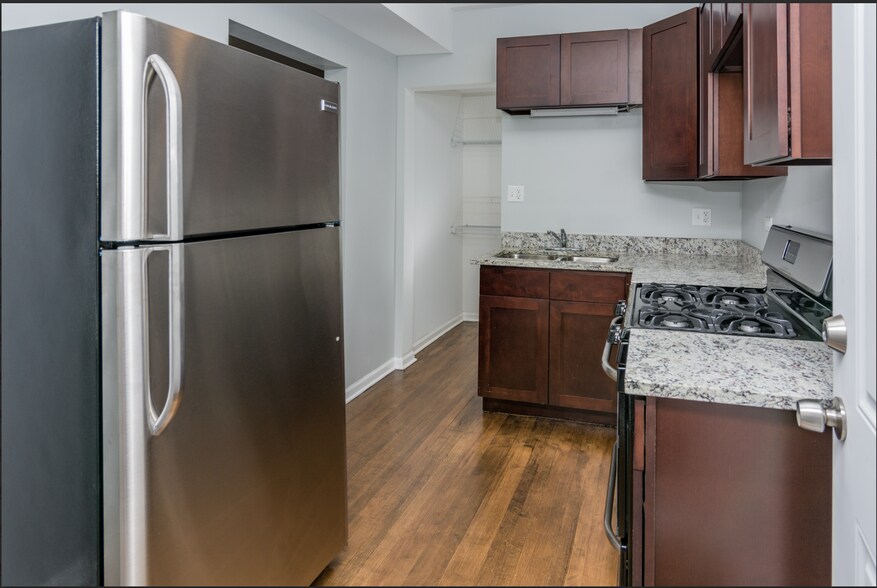 Building Photo - 121 E 71st St