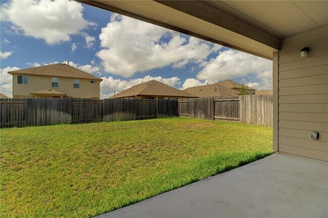 Building Photo - 330 Briar Park Dr