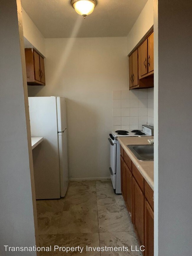 Building Photo - 17550 Lakeshore Blvd