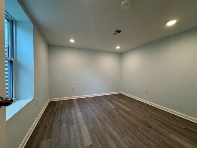 Building Photo - 9405 Rhode Island Ave