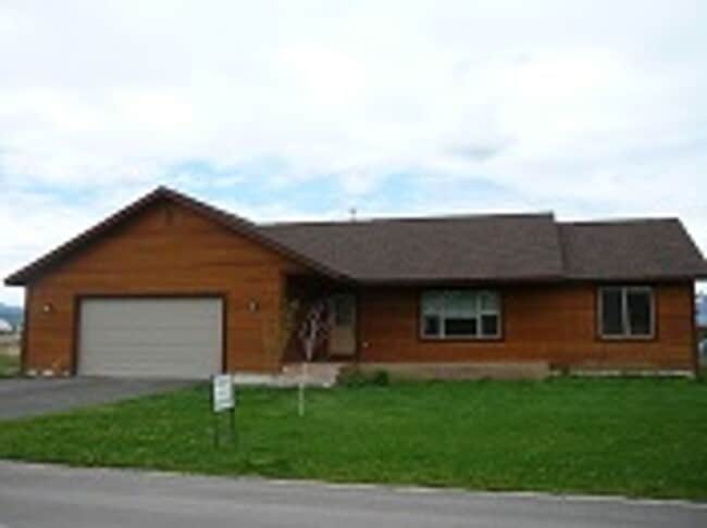 Primary Photo - Charming Home with Open Floor Plan & Pet-F...