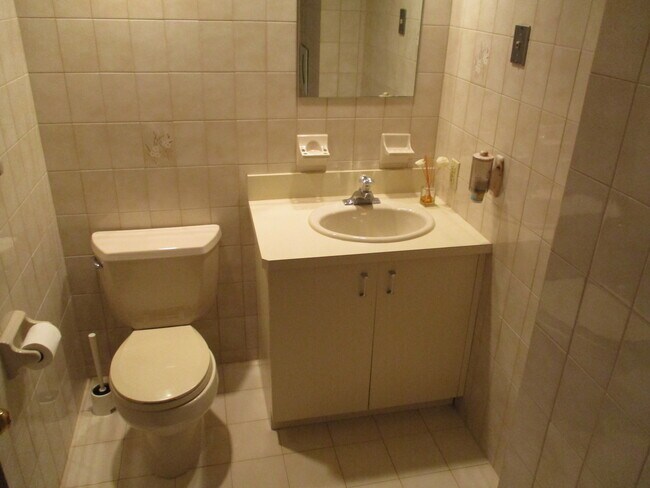 Building Photo - 362 Wilson Ave