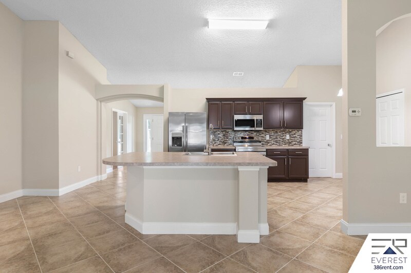 Building Photo - 242 Boulder Rock Dr