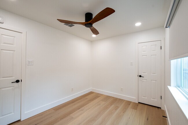 Building Photo - 1011 Bodgers Dr