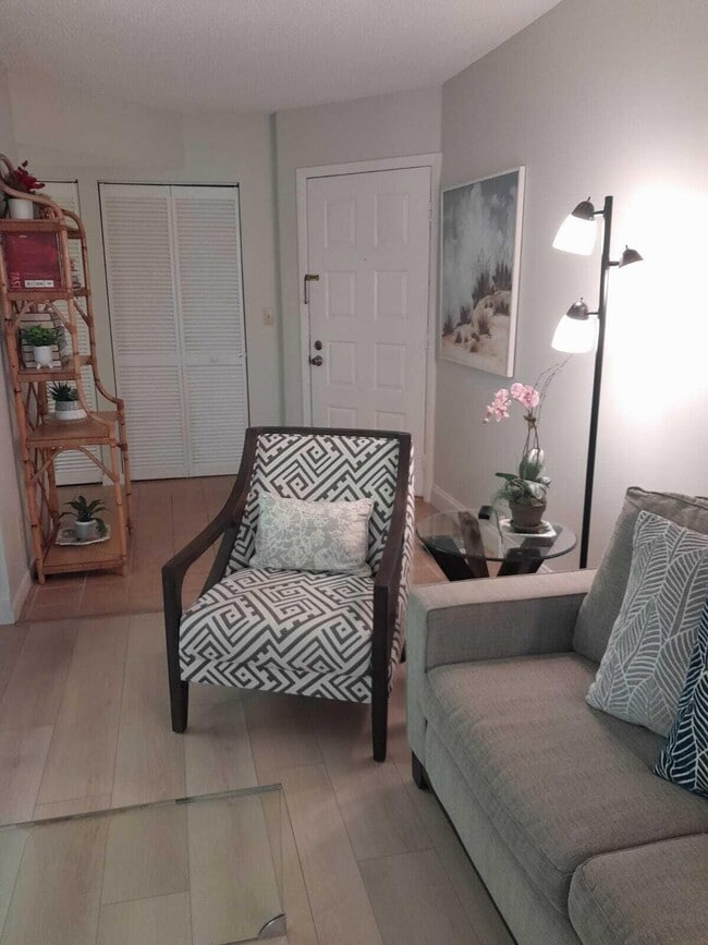 Building Photo - 1605 S US Hwy 1