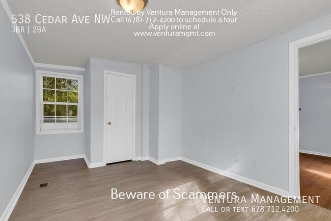 Building Photo - 538 Cedar Ave NW