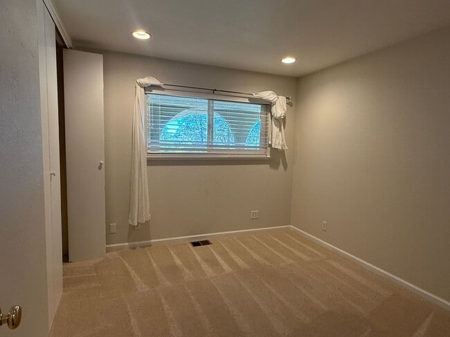 Building Photo - 23799 Woodhaven Pl