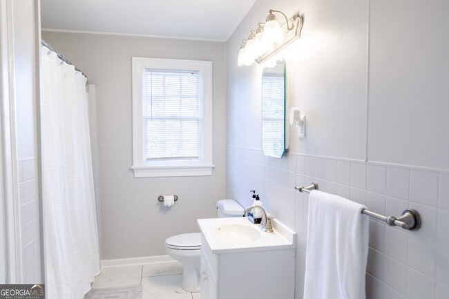 Building Photo - 111 E Screven St