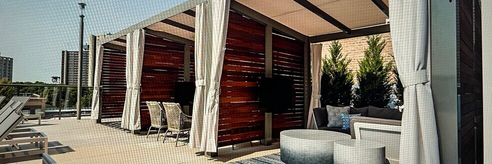 Building Photo - 2110 S Wabash Ave