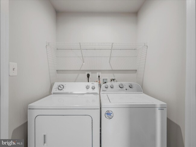 Building Photo - 179 Presidents Pointe Ave