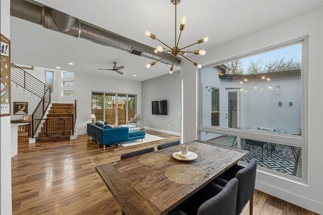 Building Photo - 1405 Camelot Cir