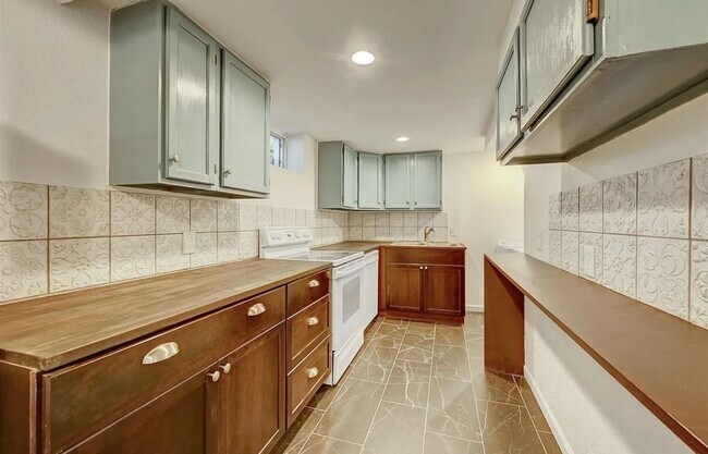 Building Photo - Charming 2 Bedroom Home – Pets Welcome!