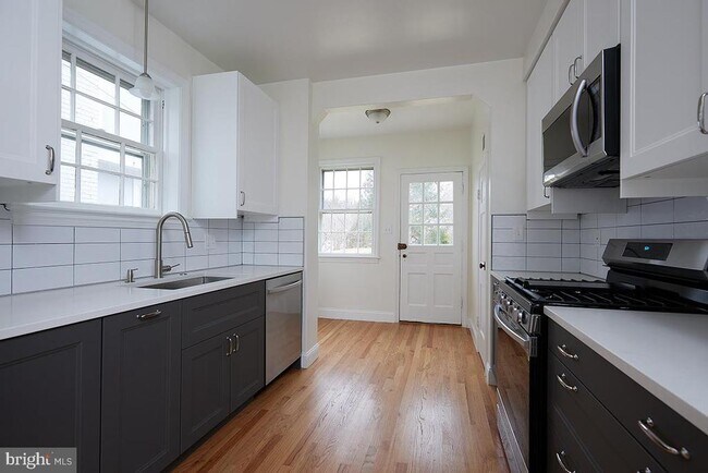 Building Photo - 6216 30th St NW