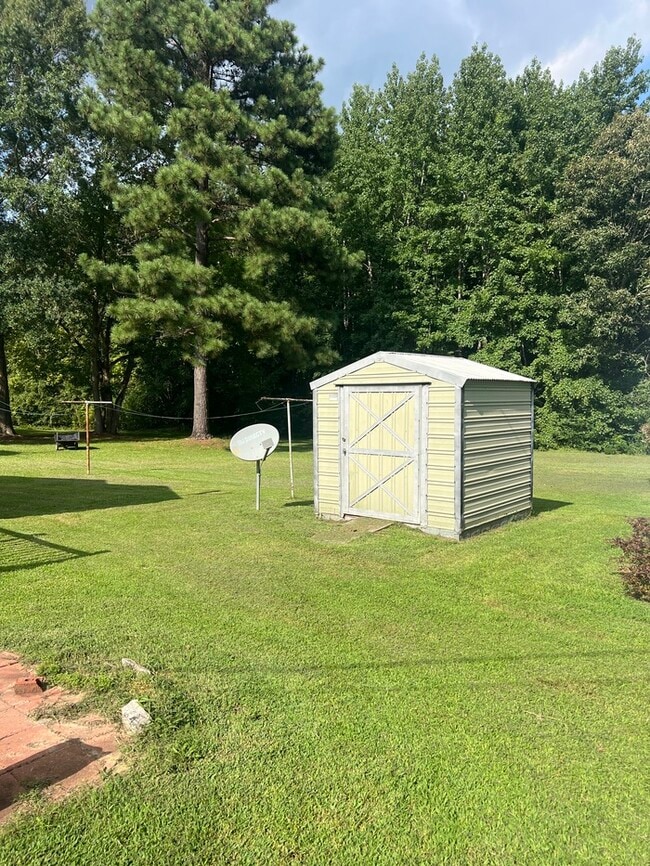 Building Photo - 217 Peony Ln