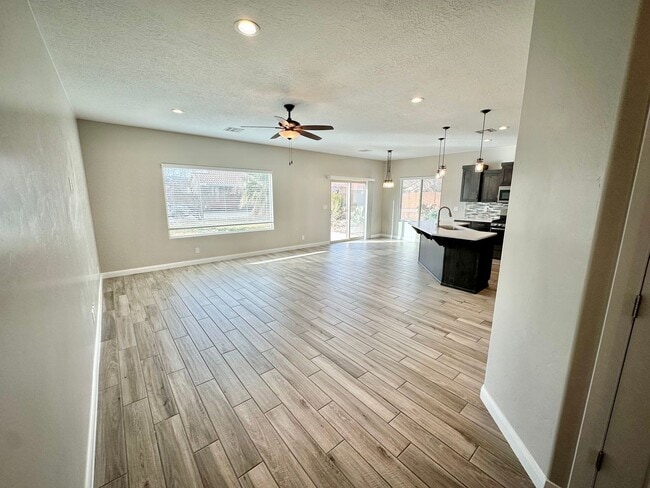 Building Photo - Red Mountain Jewel!  WITH SOLAR PANELS!!