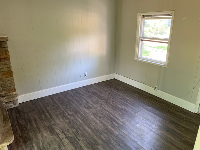 Building Photo - Newly renovated 2 Bedroom country home!