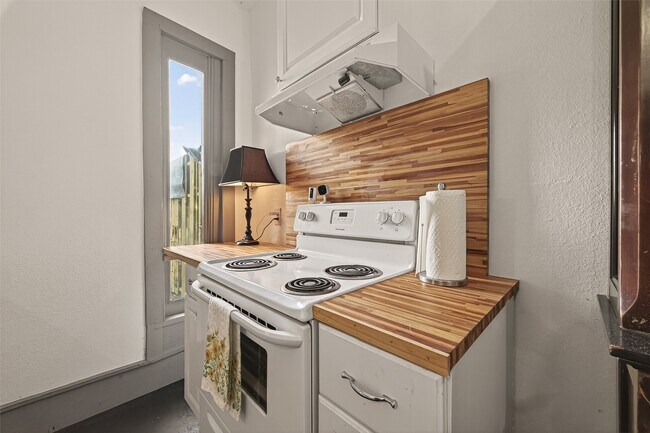 Building Photo - 100 W Hamilton St