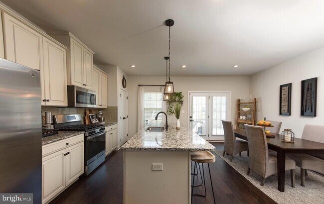 Building Photo - 18095 Red Mulberry Rd