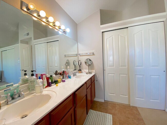 Building Photo - Northeast/Sandstone Ranch El Paso 3 Bed Re...