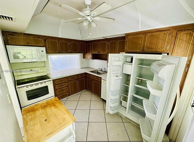 Building Photo - 330 SE 2nd St