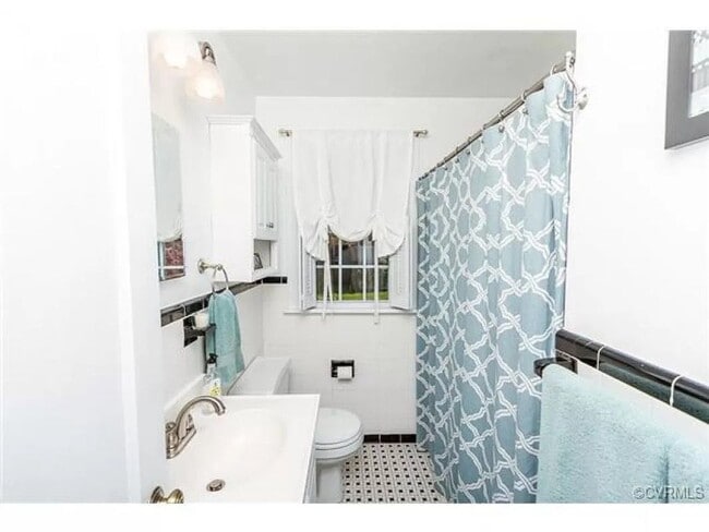 Building Photo - 3 BR / 2 BA Sunny renovated Cape Cod within walking distance to Bryan Park