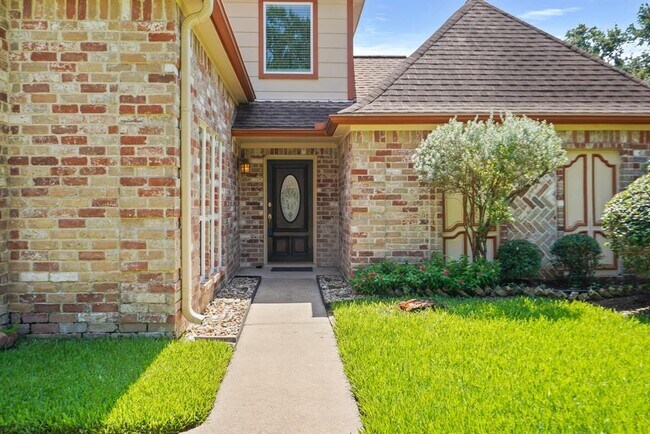 Building Photo - 907 Dominion Dr
