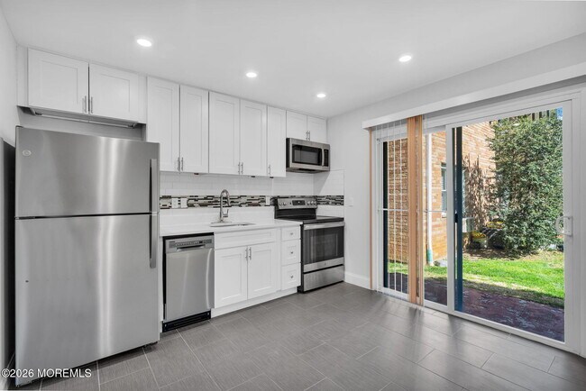 Building Photo - 96 East Ave