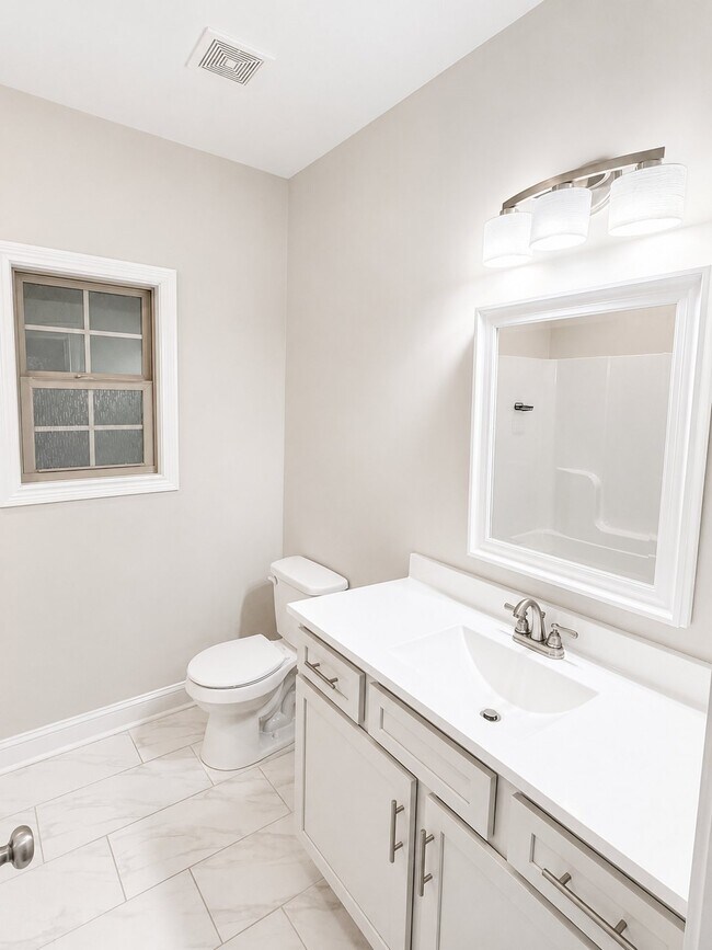 Building Photo - 547 Southern Cross Dr