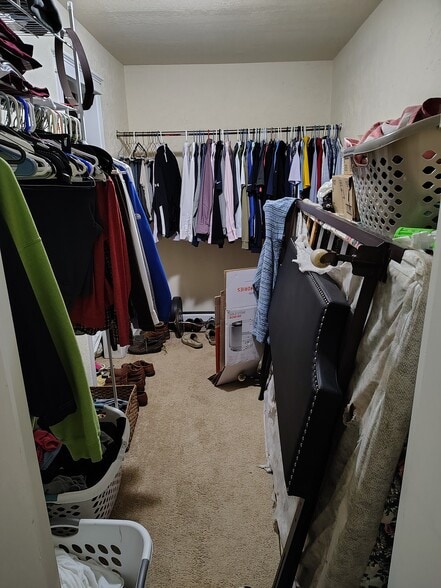 Building Photo - 2132 Pauline Blvd