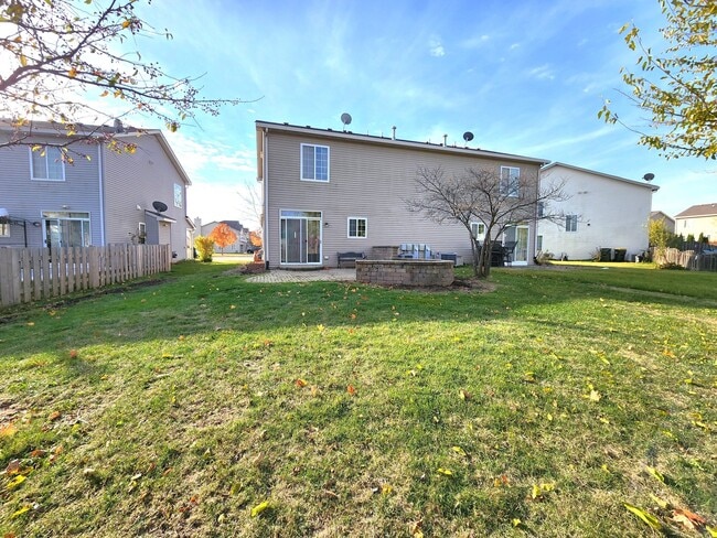 Building Photo - 2552 Cesario Dr