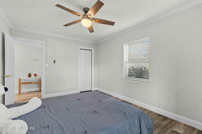 Building Photo - 6204 Commodore Dr