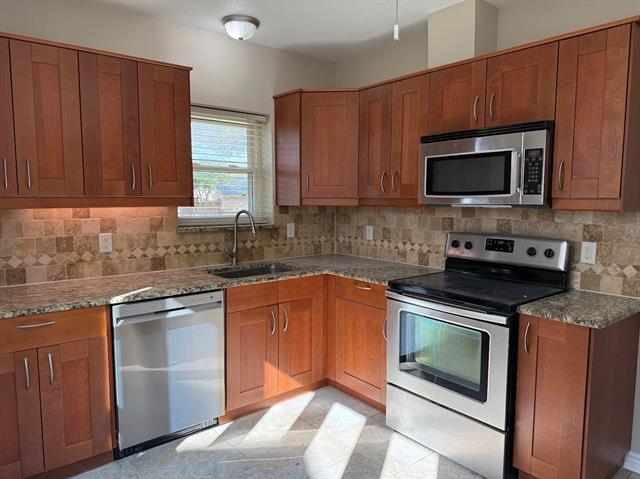 Building Photo - 1612 Villanova Dr