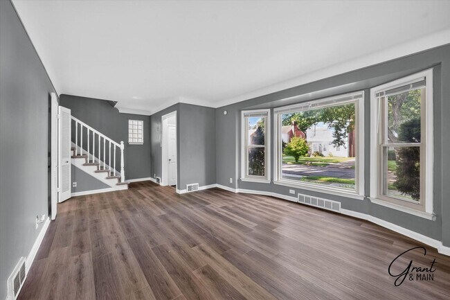 Building Photo - 17400 Huntington Rd