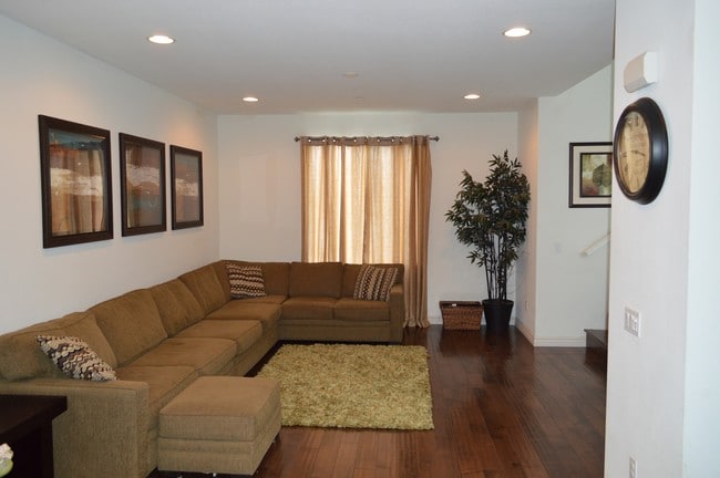 Building Photo - 5565 Ocean