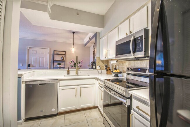 Building Photo - 1305 Myrtlewood Cir E