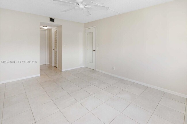 Building Photo - 505 E Dania Beach Blvd