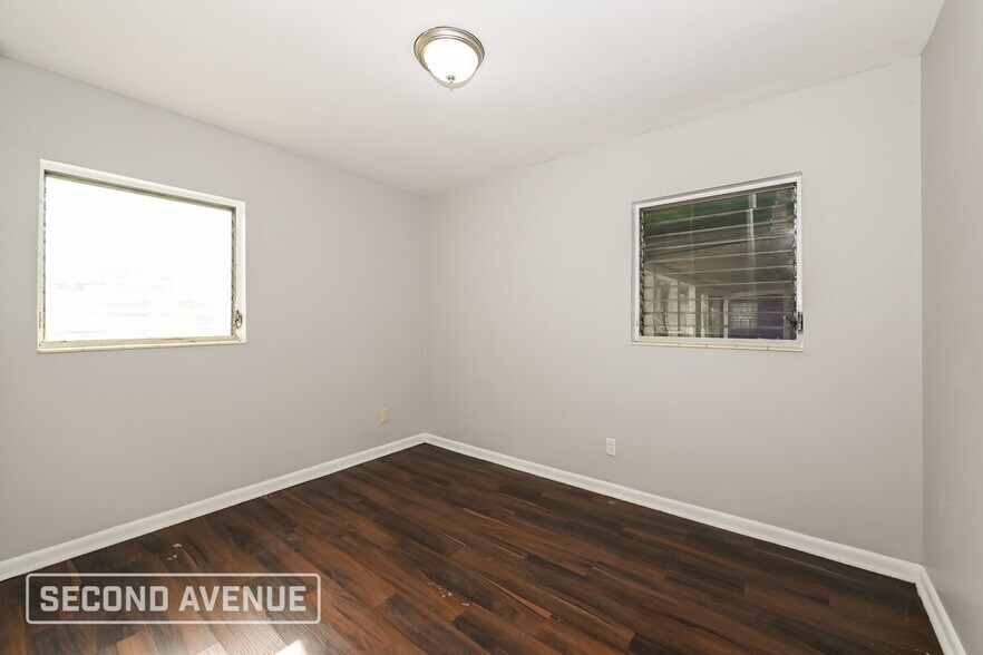 Building Photo - 1964 Leonard Cir S