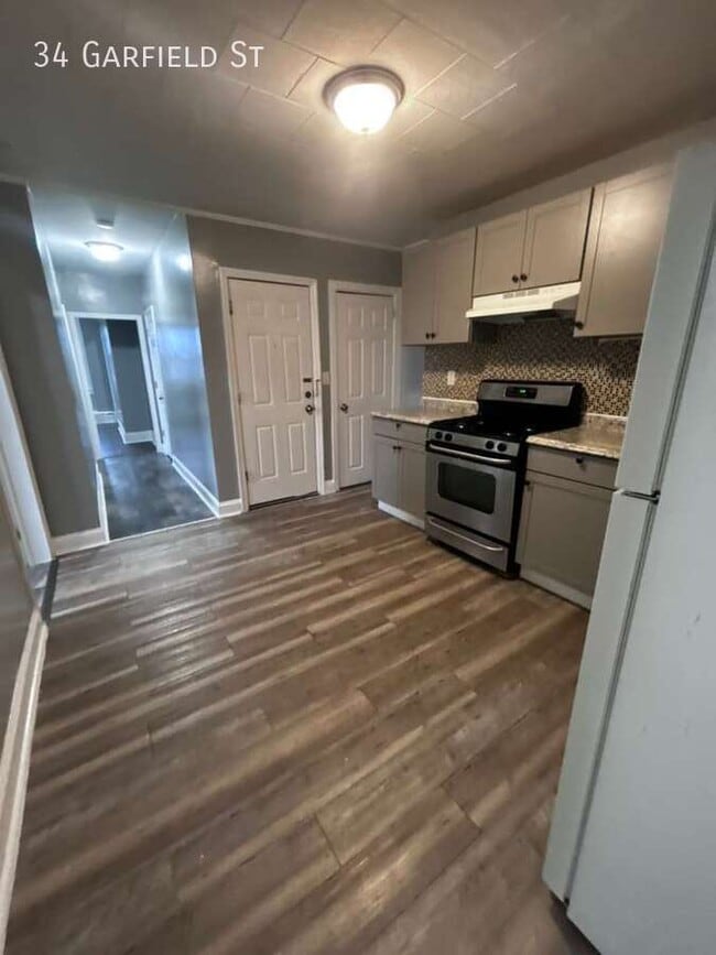 Building Photo - 34 Garfield St