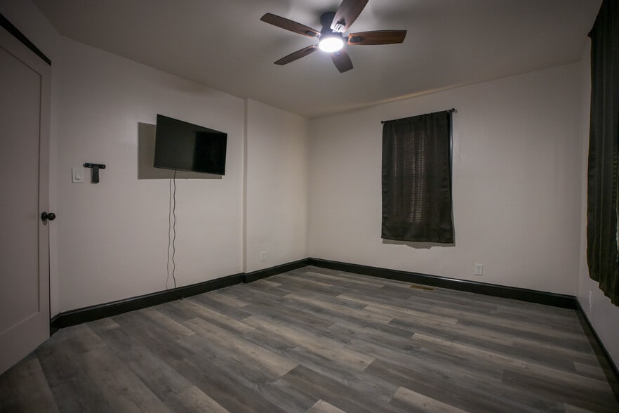 Building Photo - 111 E Garwood Ave