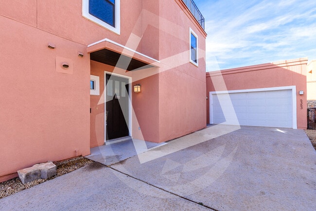 Building Photo - Unique 4 Bedroom, 2.5 Bathroom Home for rent